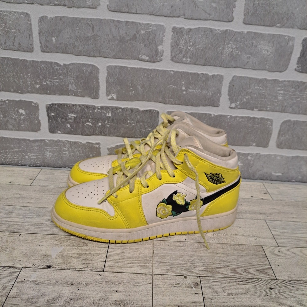 Nike Air Jordan 1 Mid SE Dynamic Yellow Floral Rose Patch Size 6y AV5174-700 - Picture 4 of 13